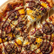 Pizza La Carnivora artisanale Vaffangusto aux saveurs généreuses